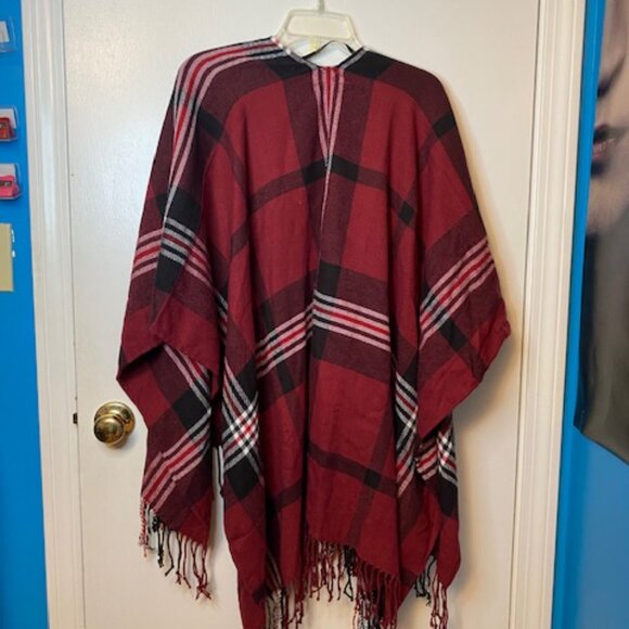Red, Black and white Poncho - Picture 7 of 7